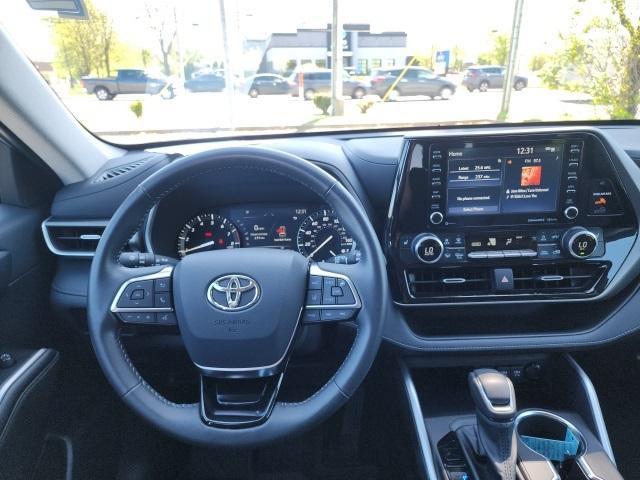 used 2021 Toyota Highlander car, priced at $37,668