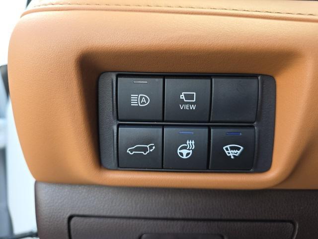 used 2022 Toyota Highlander car, priced at $45,998