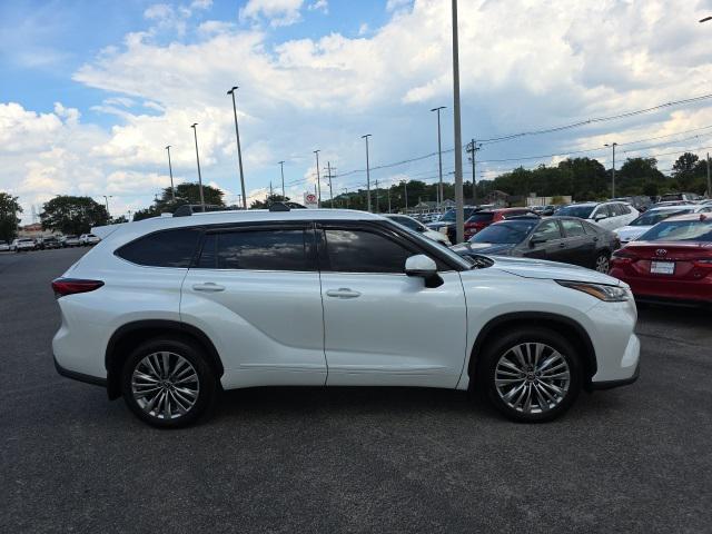 used 2022 Toyota Highlander car, priced at $45,998