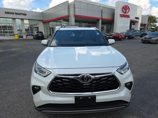 used 2022 Toyota Highlander car, priced at $45,998