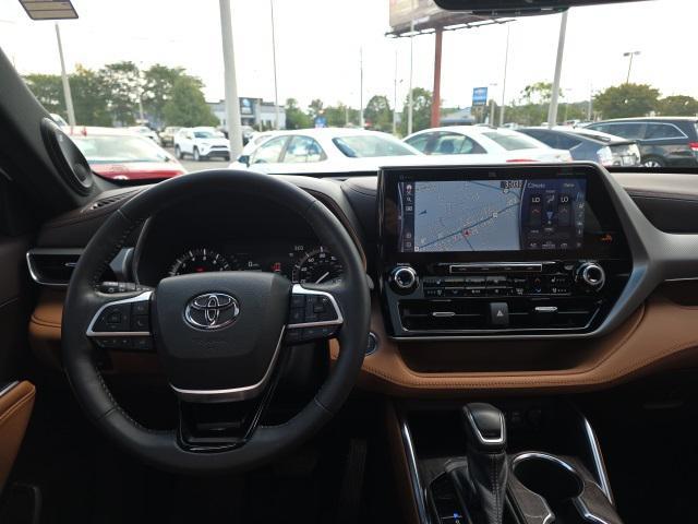 used 2022 Toyota Highlander car, priced at $45,998