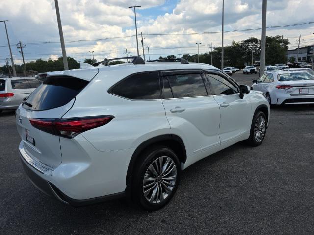 used 2022 Toyota Highlander car, priced at $45,998