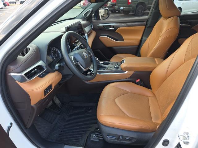 used 2022 Toyota Highlander car, priced at $45,998