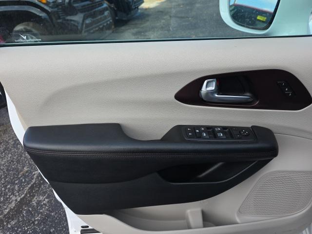 used 2020 Chrysler Pacifica car, priced at $20,998