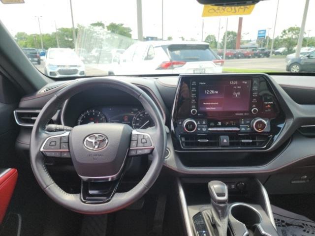 used 2021 Toyota Highlander car, priced at $38,998