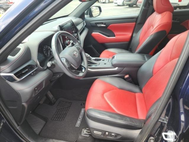 used 2021 Toyota Highlander car, priced at $38,998