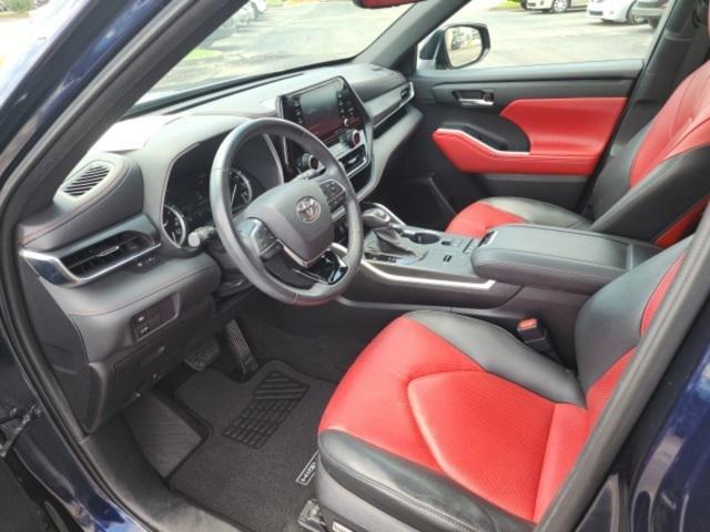 used 2021 Toyota Highlander car, priced at $38,998