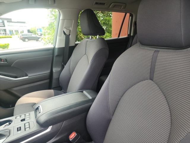 used 2024 Toyota Highlander car, priced at $40,813