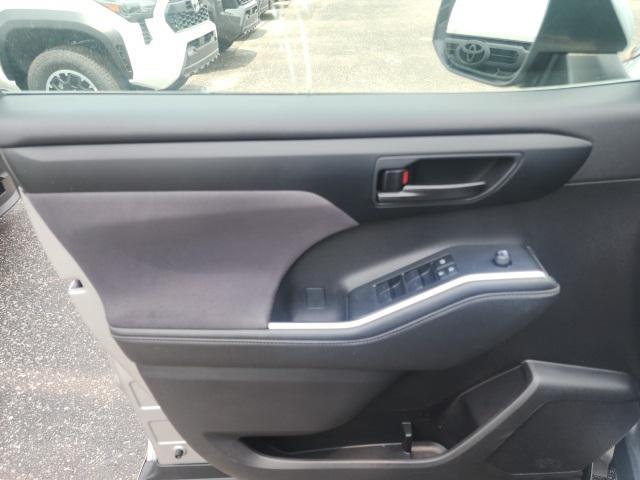 used 2024 Toyota Highlander car, priced at $40,813