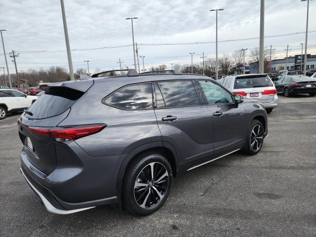 used 2022 Toyota Highlander car, priced at $39,850