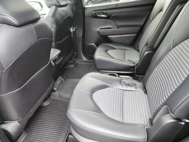 used 2022 Toyota Highlander car, priced at $39,850