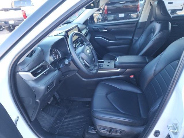 used 2023 Toyota Highlander car, priced at $40,998