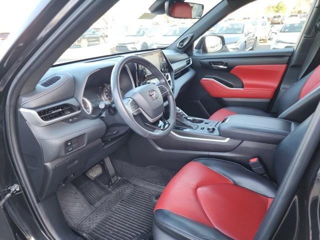 used 2022 Toyota Highlander car, priced at $42,998