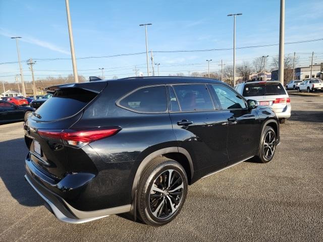 used 2022 Toyota Highlander car, priced at $42,998