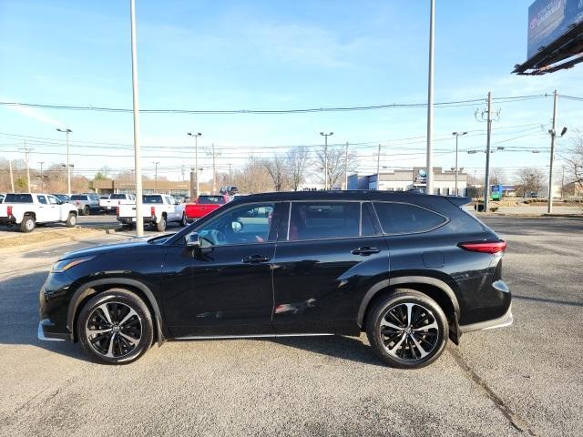 used 2022 Toyota Highlander car, priced at $42,998