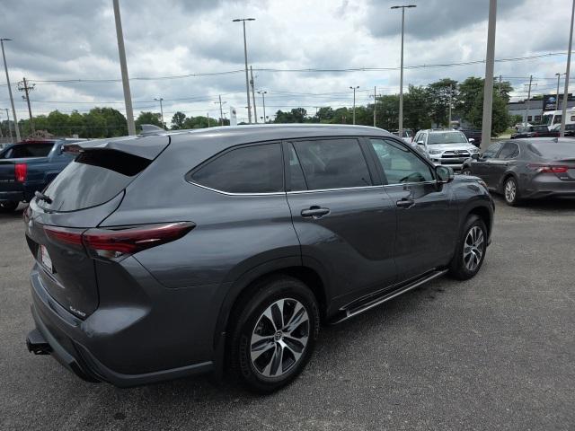 used 2024 Toyota Highlander car, priced at $43,998