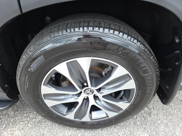 used 2024 Toyota Highlander car, priced at $43,998