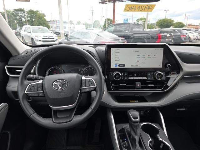 used 2024 Toyota Highlander car, priced at $43,998
