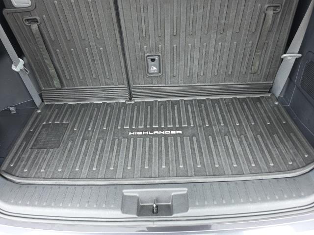 used 2024 Toyota Highlander car, priced at $43,998