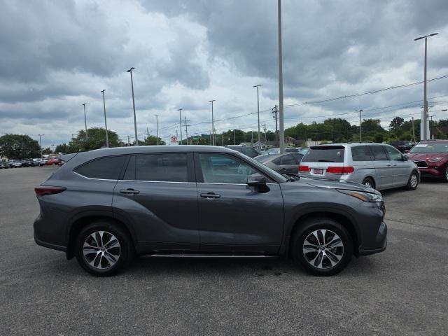 used 2024 Toyota Highlander car, priced at $43,998