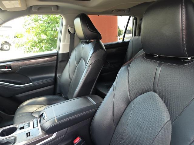used 2022 Toyota Highlander Hybrid car, priced at $41,923