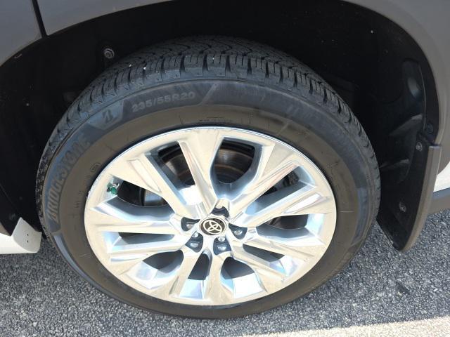 used 2022 Toyota Highlander Hybrid car, priced at $41,923