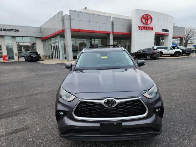 used 2022 Toyota Highlander car, priced at $37,982