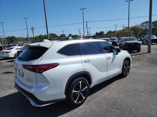 used 2021 Toyota Highlander car, priced at $35,898