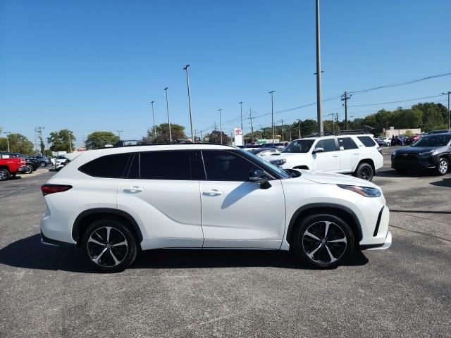 used 2021 Toyota Highlander car, priced at $35,898