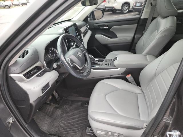 used 2022 Toyota Highlander car, priced at $36,888