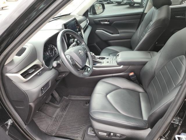 used 2021 Toyota Highlander car, priced at $36,940