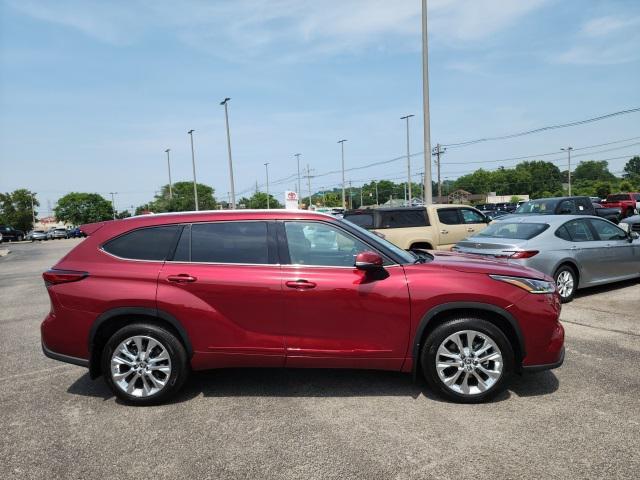used 2020 Toyota Highlander car, priced at $34,728