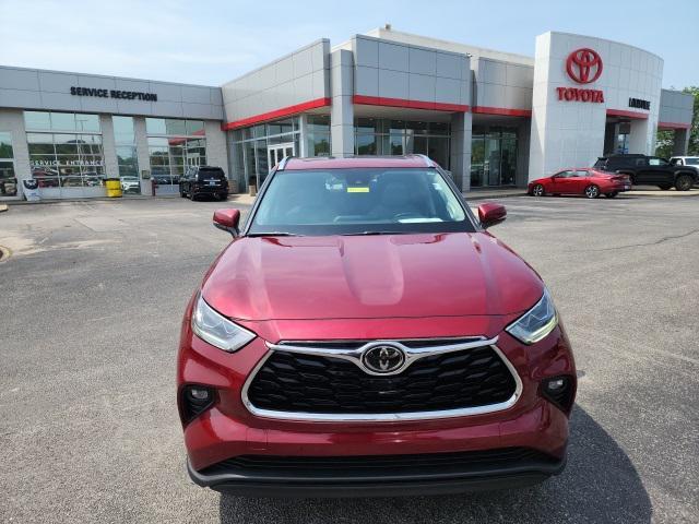 used 2020 Toyota Highlander car, priced at $34,728