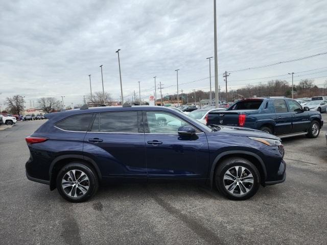 used 2022 Toyota Highlander car, priced at $35,850