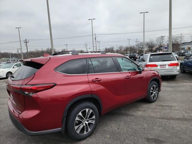 used 2021 Toyota Highlander car, priced at $37,857