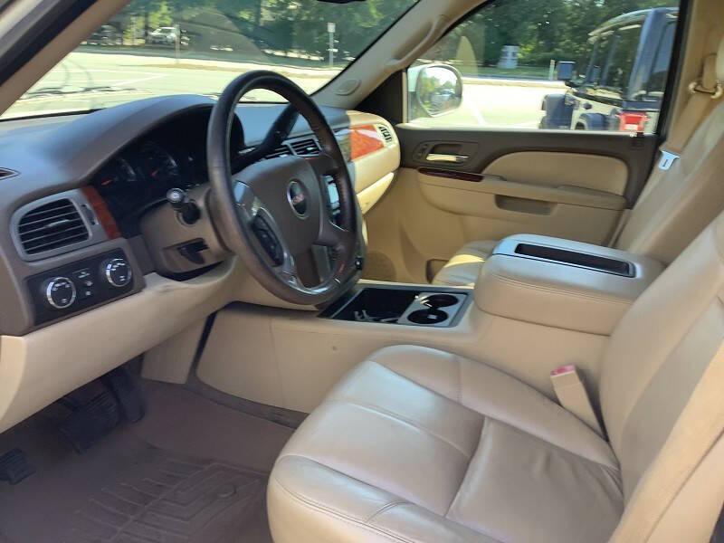 used 2014 GMC Yukon car, priced at $15,900