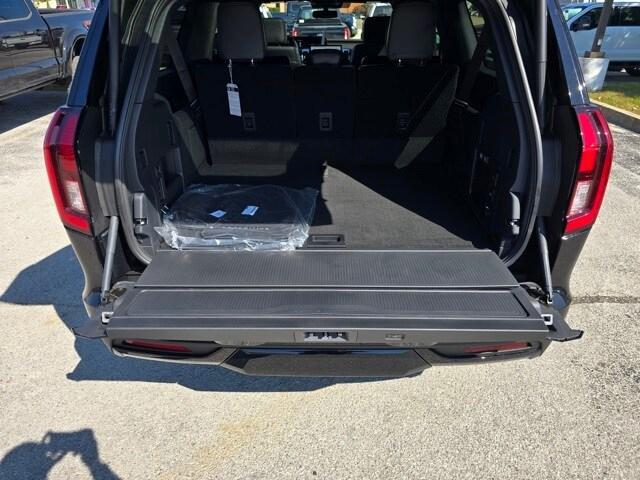 new 2025 Ford Expedition Max car, priced at $84,160
