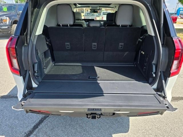 new 2025 Ford Expedition car, priced at $69,905