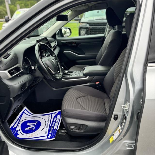used 2022 Toyota Highlander car, priced at $30,472