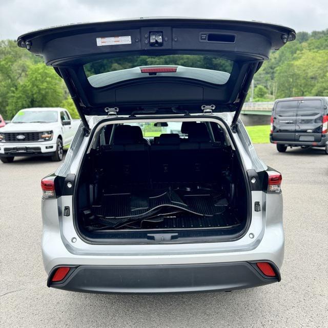 used 2022 Toyota Highlander car, priced at $30,472