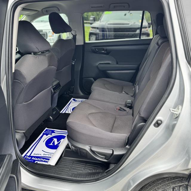 used 2022 Toyota Highlander car, priced at $30,472