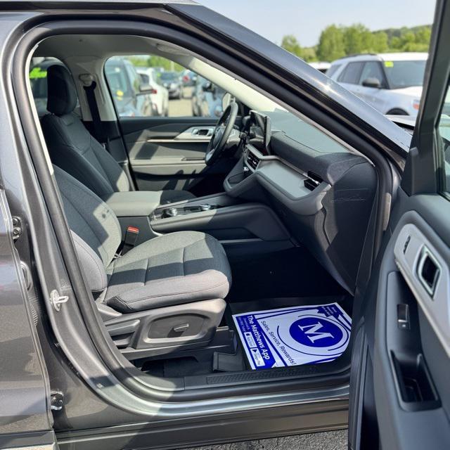 new 2025 Ford Explorer car, priced at $40,557