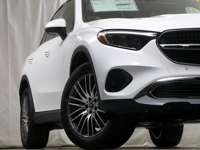 new 2025 Mercedes-Benz GLC 300 car, priced at $58,095