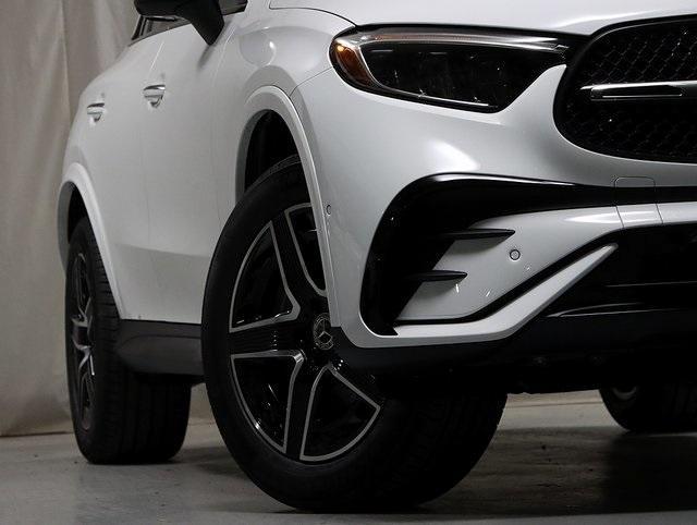 new 2026 Mercedes-Benz GLC 300 car, priced at $61,095
