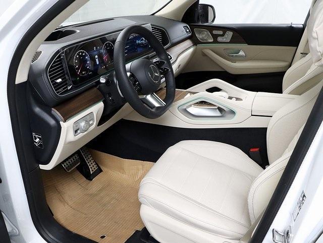 new 2025 Mercedes-Benz GLS 580 car, priced at $124,375