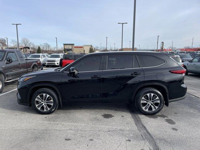 used 2023 Toyota Highlander car, priced at $38,300