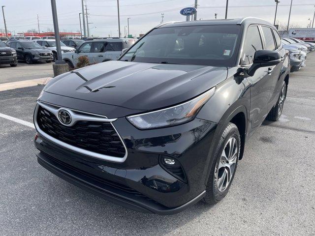 used 2023 Toyota Highlander car, priced at $38,300