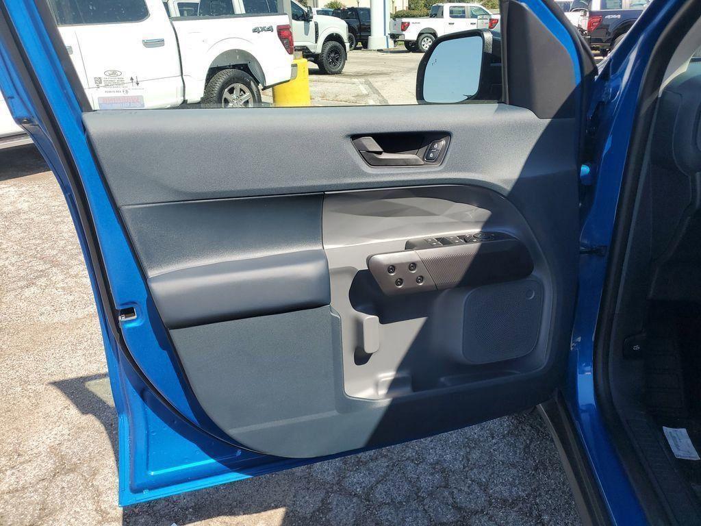 new 2025 Ford Maverick car, priced at $35,308