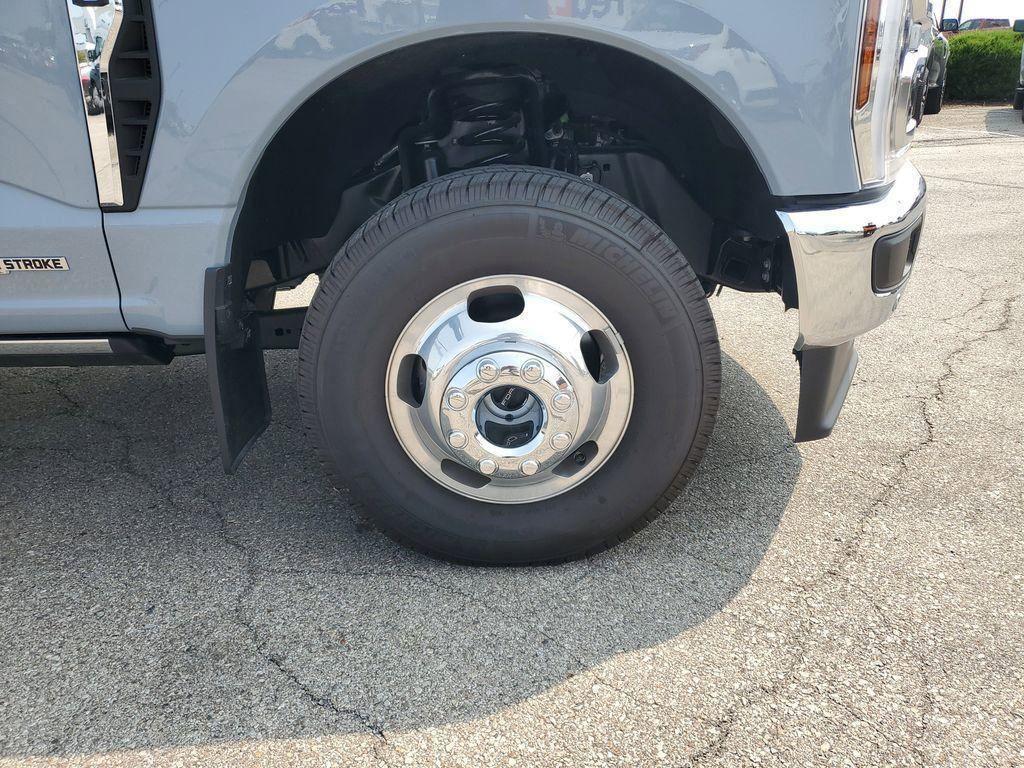 new 2025 Ford F-350 car, priced at $85,318