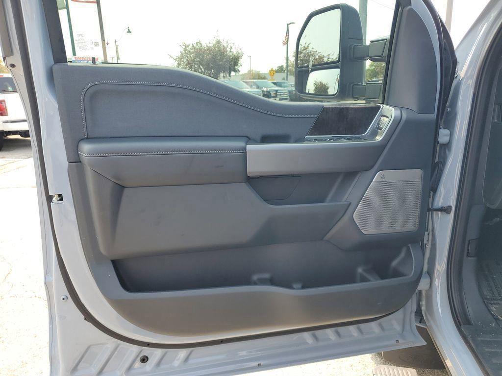 new 2025 Ford F-350 car, priced at $85,318